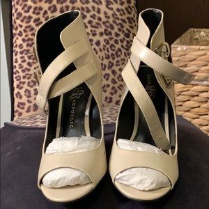 Rock and Republic open toe Shoes